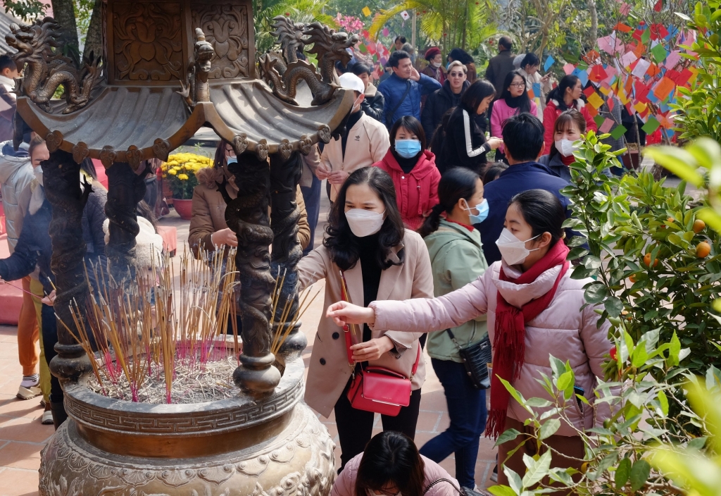 CHÙA CỔ KÍNH KÍNH BÊN ĐỒI ĐỐNG LÂN VÙNG ĐẤT HƯNG ĐẠO