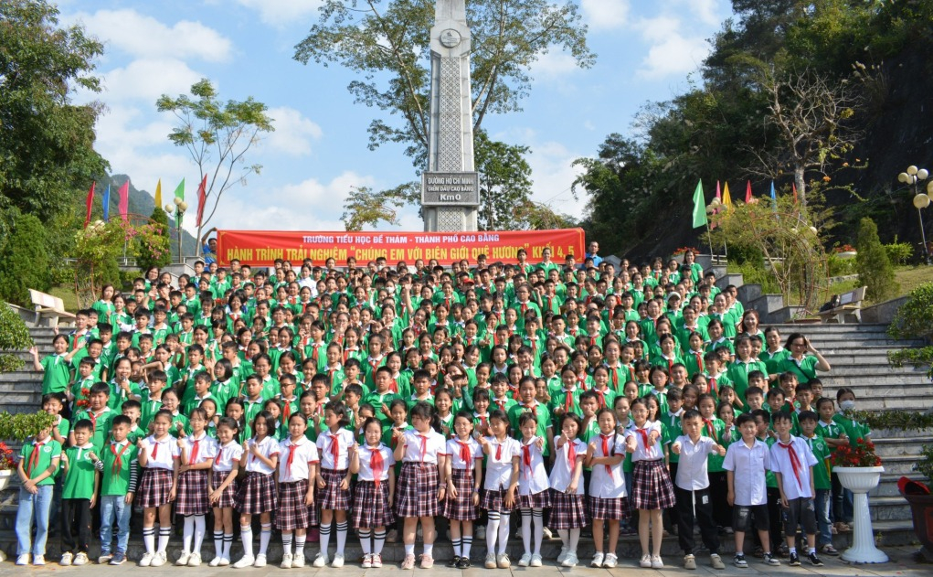 Hoạt động Đội của thiếu nhi Cao Bằng tại “địa chỉ đỏ” Khu di tích Quốc gia đặc biệt Pác Bó.