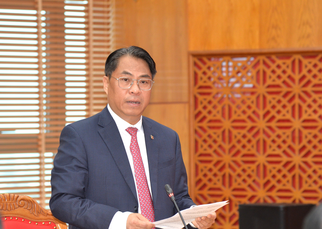 Bí thư Tỉnh ủy Phan Thăng An báo cáo tại buổi làm việc.