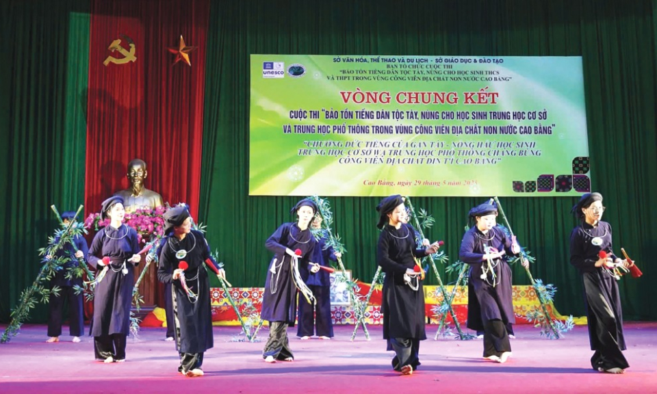 Đưa di sản C&ocirc;ng vi&ecirc;n địa chất to&agrave;n cầu v&agrave;o trường học