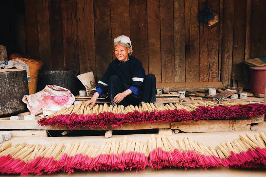 Nghề làm hương tại xóm Phja Thắp (xã Quảng Uyên).