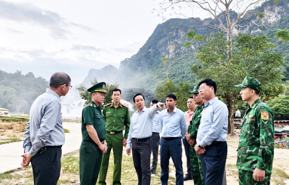 Chủ tịch UBND tỉnh Lê Hải Hòa kiểm tra hoạt động tại Khu du lịch thác Bản Giốc.