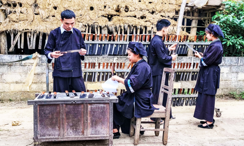 Xu&acirc;n tr&ecirc;n miền di sản