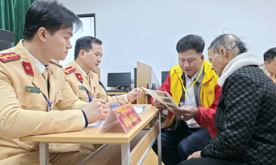 149 học vi&ecirc;n tham gia Kỳ thi s&aacute;t hạch cấp giấy ph&eacute;p l&aacute;i xe m&ocirc; t&ocirc; d&agrave;nh cho người d&acirc;n tộc thiểu số kh&ocirc;ng biết đọc, viết Tiếng Việt