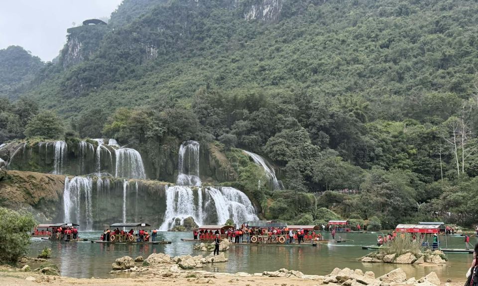 Kh&ocirc;ng kh&iacute; c&aacute;c điểm vui chơi ng&agrave;y Tết