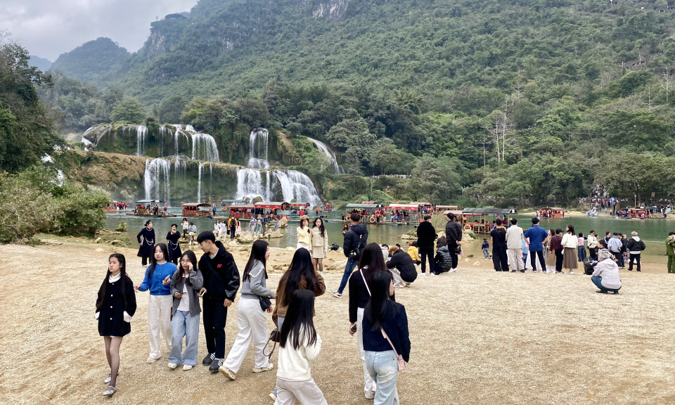 Khu du lịch th&aacute;c Bản Giốc đ&oacute;n tr&ecirc;n 26.156 lượt kh&aacute;ch dịp Tết Nguy&ecirc;n đ&aacute;n 2026