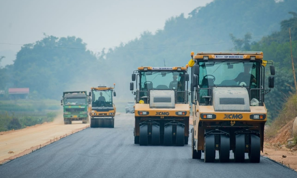 Chấn chỉnh kỷ luật, kỷ cương h&agrave;nh ch&iacute;nh; tập trung thực hiện Kết luận của Tổng B&iacute; thư, mục ti&ecirc;u tăng trưởng hai con số v&agrave; đẩy nhanh c&aacute;c c&ocirc;ng tr&igrave;nh trọng điểm
