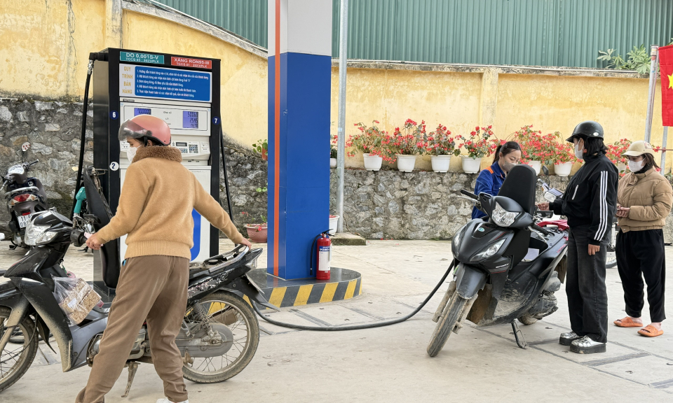 Gi&aacute; xăng dầu đồng loạt tăng từ 15h00 chiều 26/2, loại cao nhất 20.150 đồng/l&iacute;t