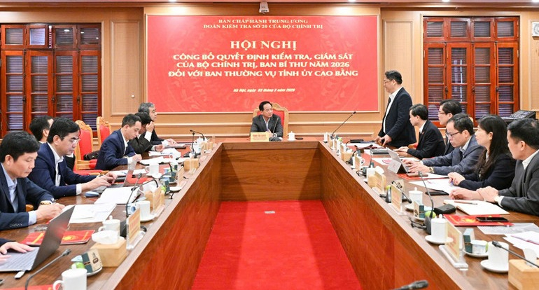 Các đại biểu dự buổi làm việc.