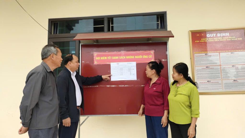 Đẩy mạnh công tác tuyên truyền về bầu cử cho nhân dân tại Tổ dân phố Hồng Quang 1, phường Thục Phán.