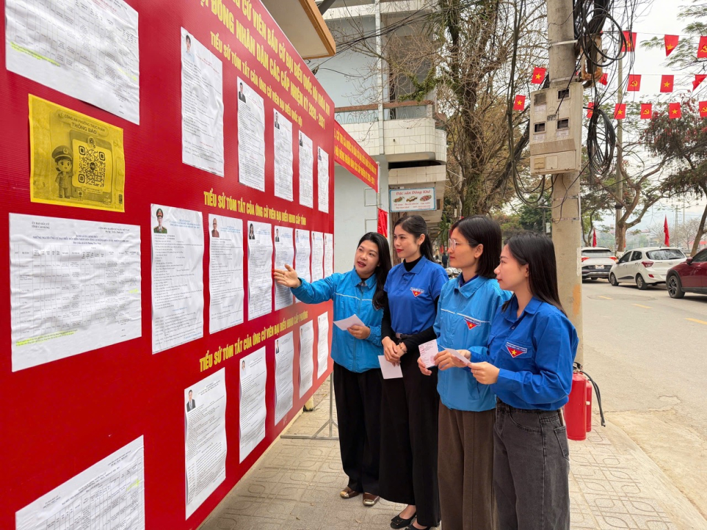 Trong từng lá phiếu, cử tri trẻ đặt vào đó mong muốn về một nhiệm kỳ mới hiệu quả hơn.