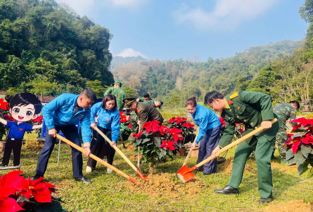 Đoàn viên, thanh niên trồng cây Công trình