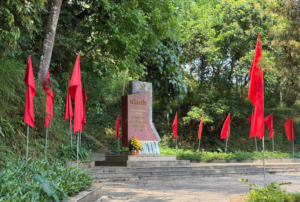 Di tích lịch sử Nặm Lìn được công nhận là Di tích lịch sử cấp quốc gia vào ngày 13/2/1995.