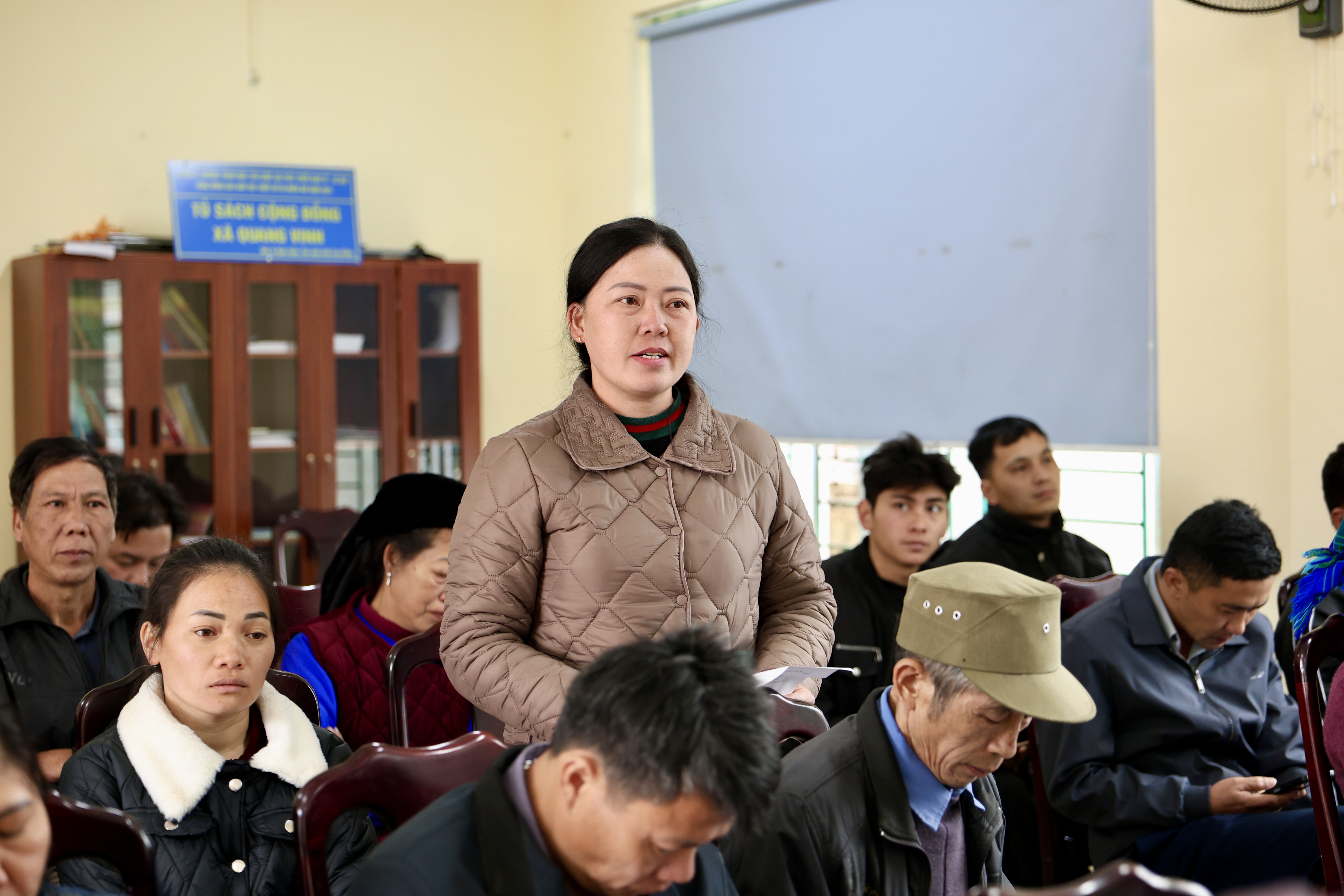 Trong các buổi tiếp xúc cử tri trước cuộc bầu cử đại biểu Quốc hội khóa XVI và bầu cử đại biểu HĐND các cấp nhiệm kỳ 2026 - 2031, phụ nữ tích cực tham gia đóng góp ý kiến, kiến nghị, phản ánh tâm tư, nguyện vọng của cử tri tới các đại biểu.