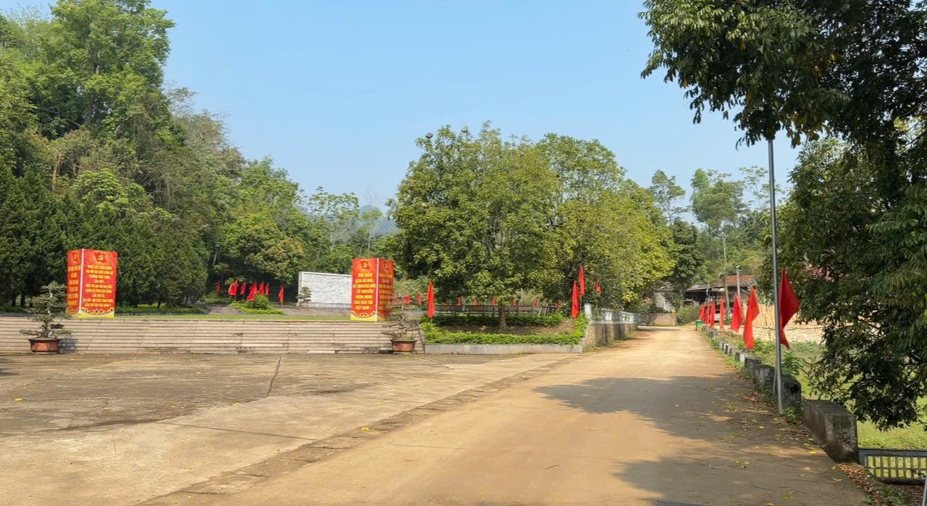 Di tích nơi thành lập Chi bộ Nặm Lìn – chi bộ Đảng đầu tiên của tỉnh Cao Bằng – vẫn được gìn giữ như một “chứng nhân lịch sử”. Từ không gian nhỏ bé này, phong trào cách mạng đã từng bước lan tỏa, thắp lên ngọn lửa đấu tranh trong quần chúng nhân dân.