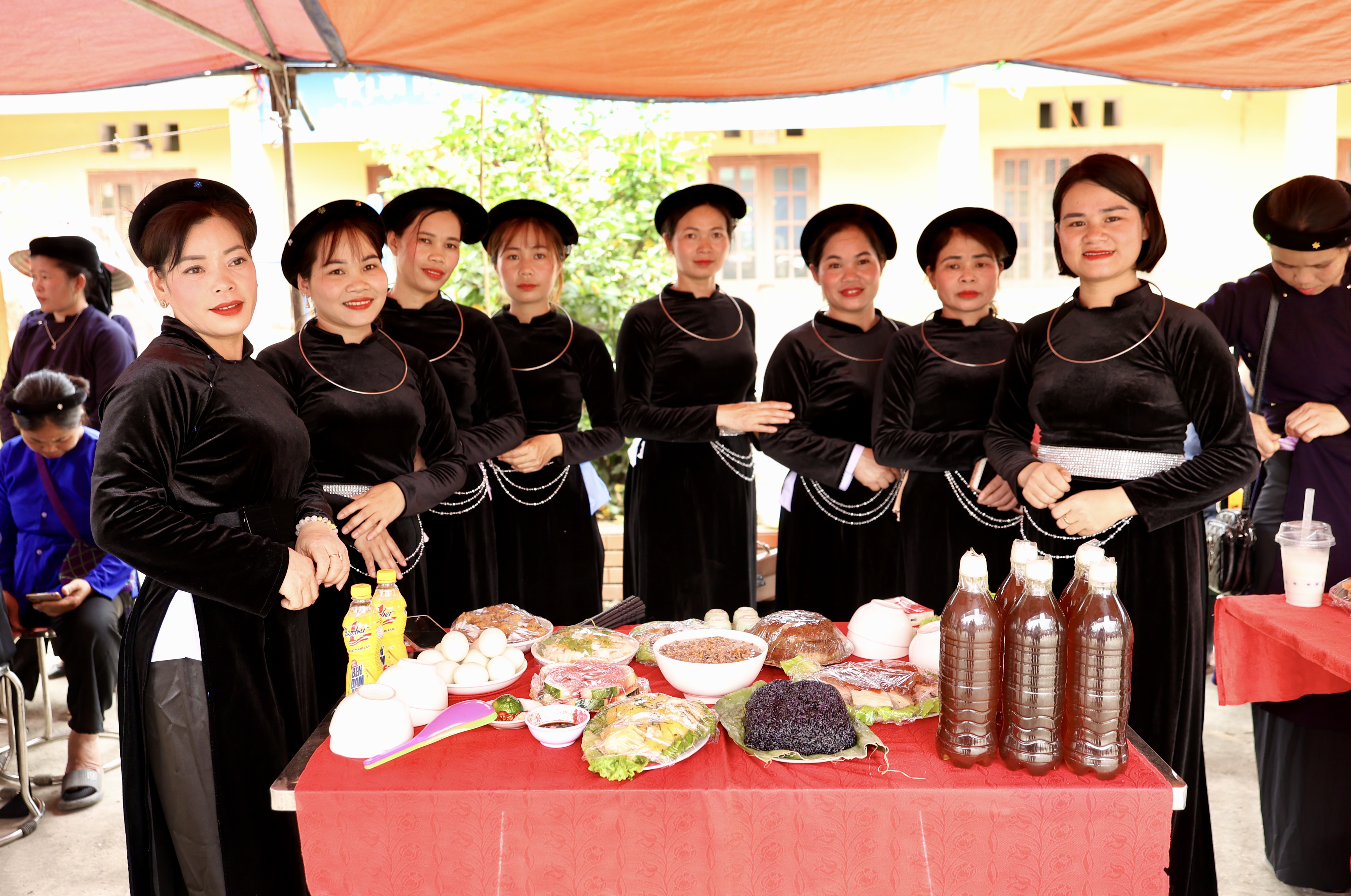 Phụ nữ các dân tộc trên địa bàn tỉnh giữ gìn, phát huy bản sắc văn hóa truyền thống của quê hương.