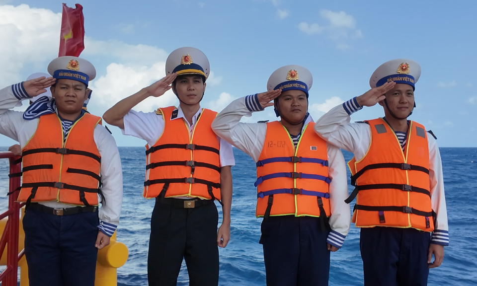 Những chiến sĩ giữ cột mốc nơi đầu s&oacute;ng