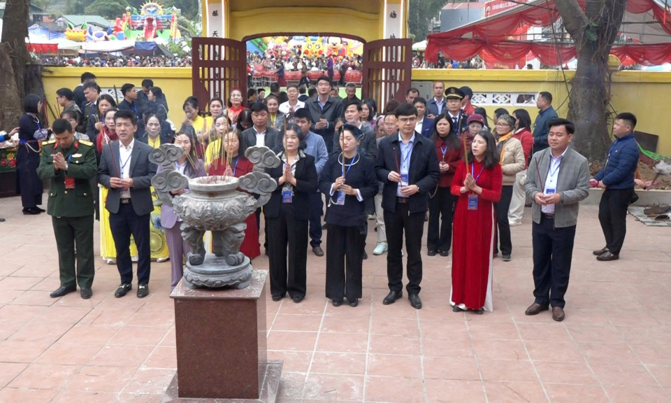 Lễ hội Ch&ugrave;a S&ugrave;ng Ph&uacute;c 