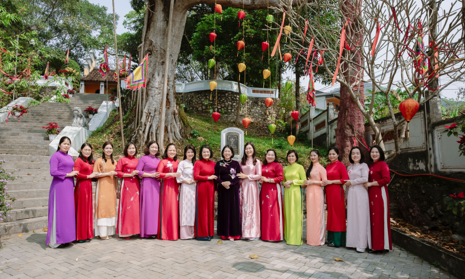 Phụ nữ Cao Bằng s&ocirc;i nổi hưởng ứng &ldquo;Tuần lễ &aacute;o d&agrave;i&rdquo; năm 2026