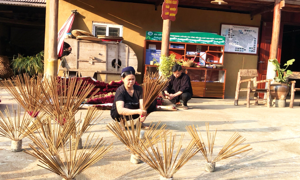 Phụ nữ Cao Bằng đ&aacute;nh thức sản vật qu&ecirc; hương từ giấc mơ khởi nghiệp 