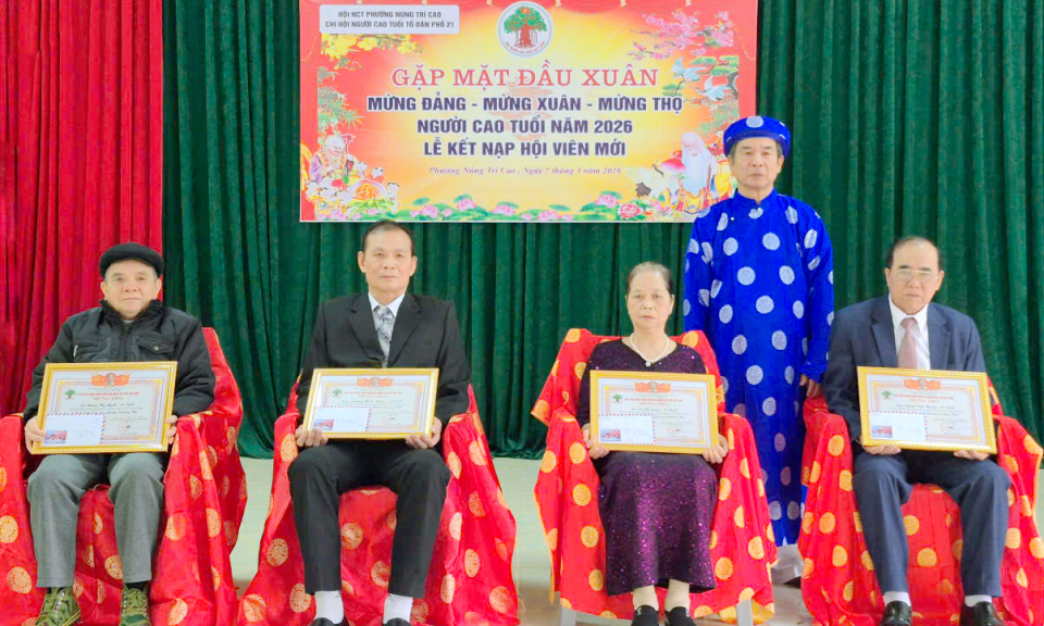 Tổ chức mừng thọ người cao tuổi tại phường N&ugrave;ng Tr&iacute; Cao 