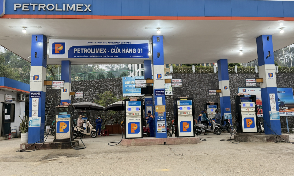 Gi&aacute; xăng dầu tiếp tục tăng mạnh từ 15h00 chiều 7/3