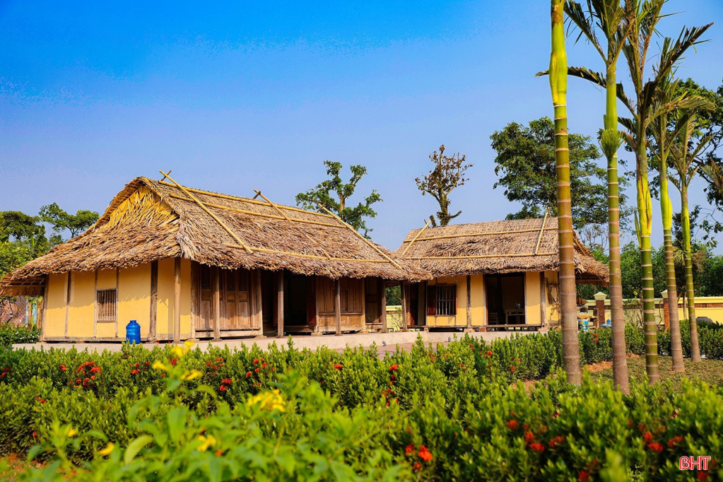 Ngôi nhà tranh của gia đình Tổng Bí thư Hà Huy Tập nằm trong khuôn viên Khu lưu niệm Tổng Bí thư Hà Huy Tập đã được tôn tạo, nâng cấp. Ảnh: Báo Hà Tĩnh