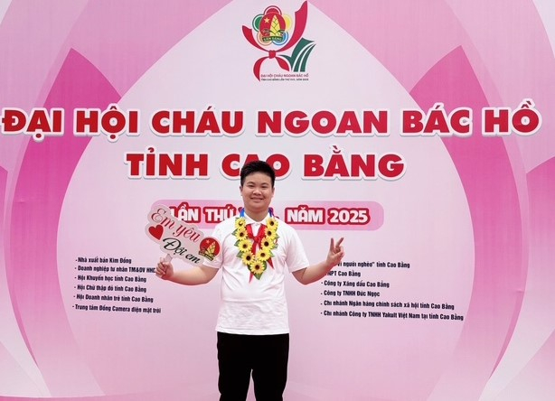 Em Nông Lê Huy là tấm gương sáng với nhiều thành tích nổi bật trong học tập và năng động trong các phong trào Đội.