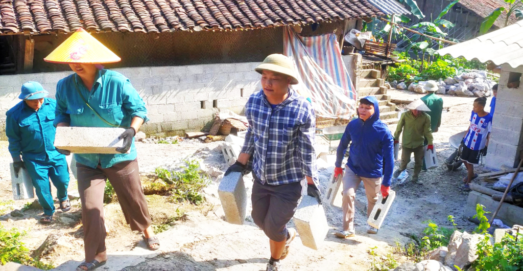 Từ khối đại đoàn kết toàn dân, chương trình xóa nhà tạm, nhà dột nát đã được triển khai và thực hiện thành công.