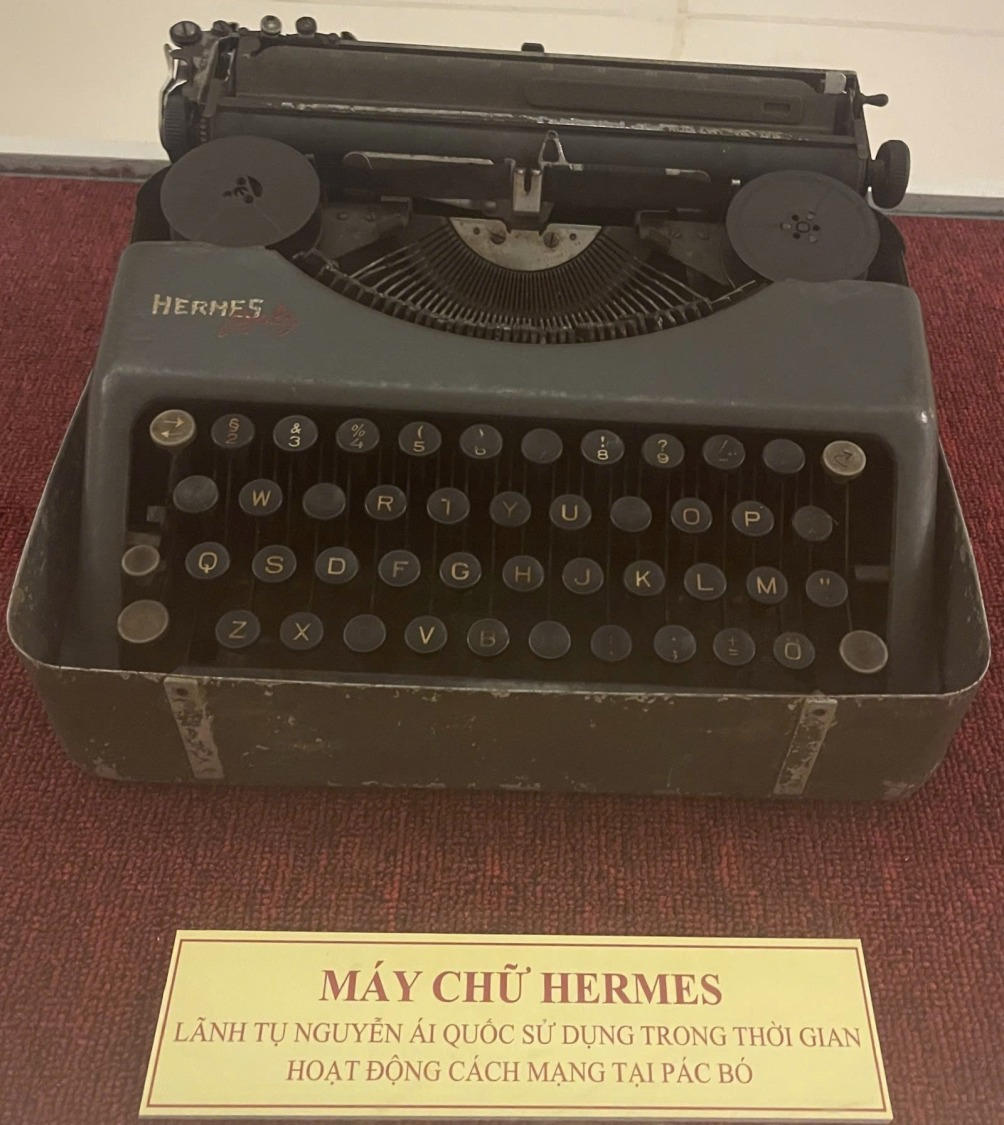 Chiếc máy chữ Hermes Baby của Bác Hồ.