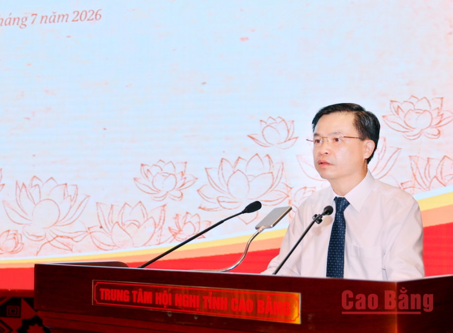 Đồng chí Bế Thanh Tịnh, Phó Bí thư Thường trực Tỉnh ủy, Trưởng đoàn ĐBQH tỉnh phát biểu chào mừng Hội thảo.