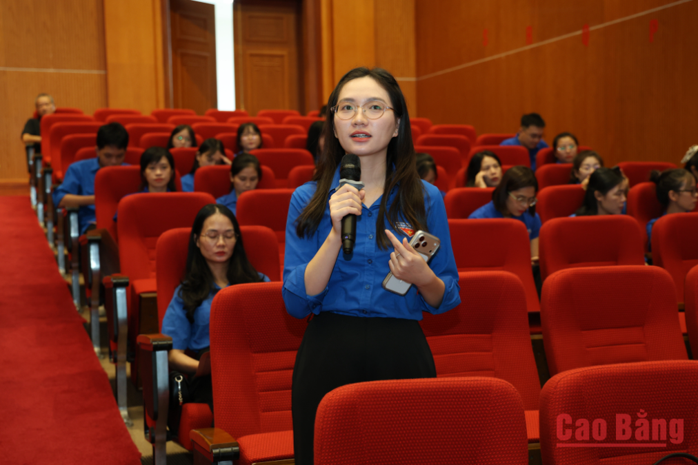 Đoàn viên thanh niên tỉnh Cao Bằng đối thoại về giá trị lịch sử của Báo Việt Nam Độc lập.