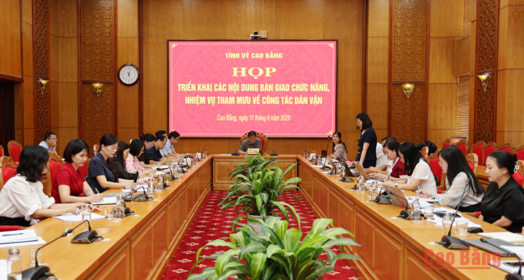 Các đại biểu dự cuộc họp.