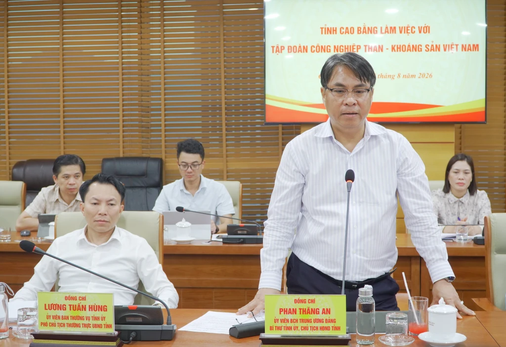 Bí thư Tỉnh ủy, Chủ tịch HĐND tỉnh Phan Thăng An phát biểu, nhấn mạnh Tập đoàn công nghiệp Than - Khoáng sản Việt Nam là đối tác chiến lược của tỉnh.