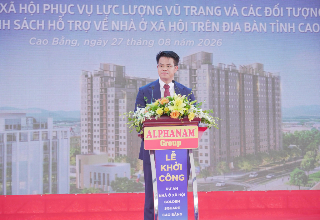 Ông Bùi Văn Chiến, Chủ tịch HĐQT Công ty Địa ốc Alphanam phát biểu tại buổi lễ.