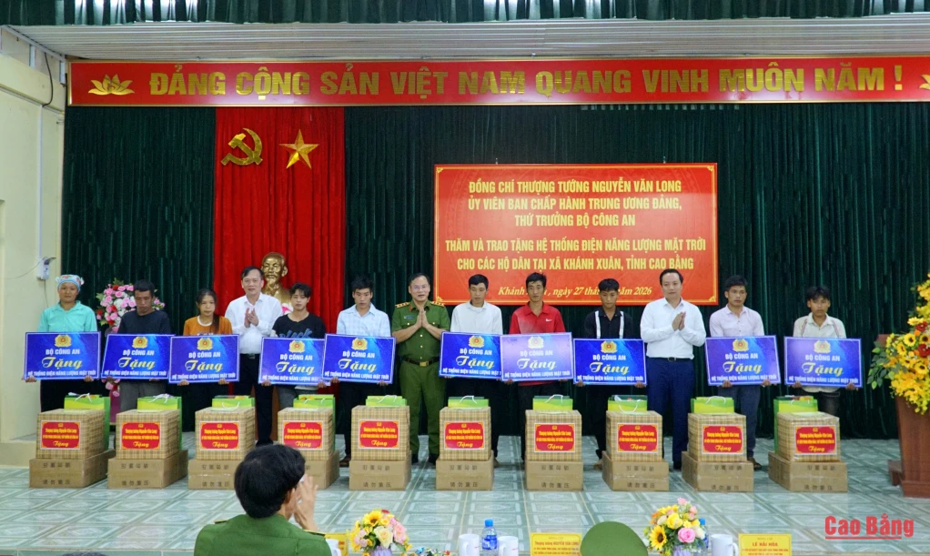 Thứ trưởng Bộ Công an Nguyễn Văn Long...