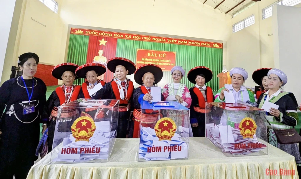 Phụ nữ các dân tộc trên địa bàn tỉnh tham gia bầu cử đại biểu Quốc hội và đại biểu HĐND các cấp nhiệm kỳ 2026 - 2031.