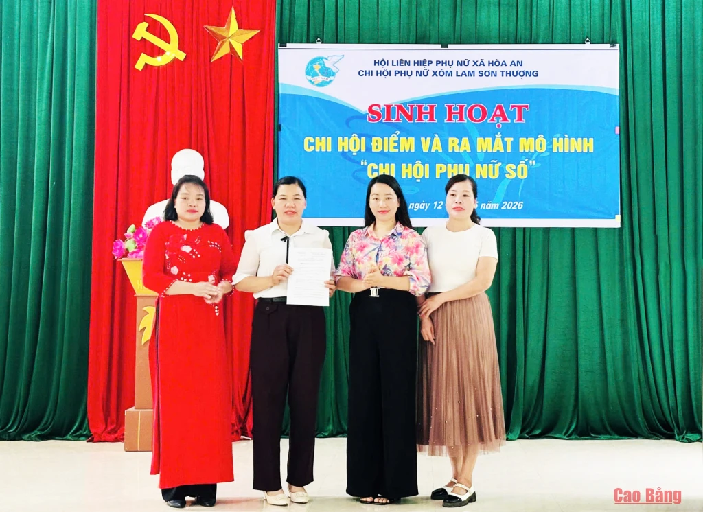 Hội Liên hiệp Phụ nữ xã Hòa An ra mắt mô hình “Chi hội phụ nữ số” tại xóm Lam Sơn Thượng.