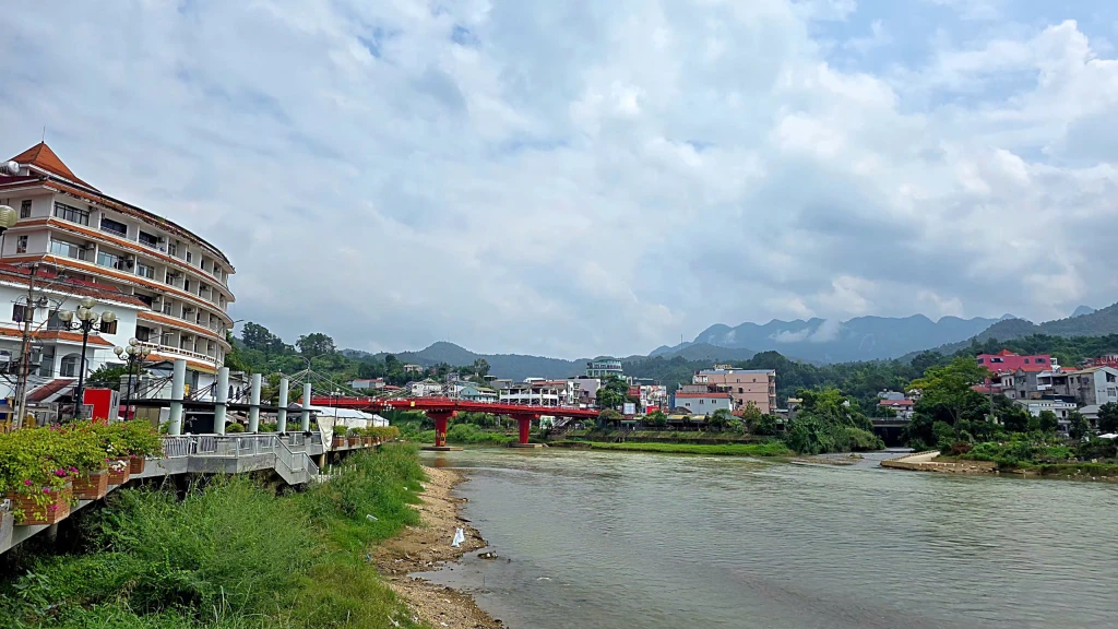 Ngày 20/9/2026, thời tiết trong tỉnh đêm và sáng nhiều mây không mưa, ngày giảm mây trời nắng.