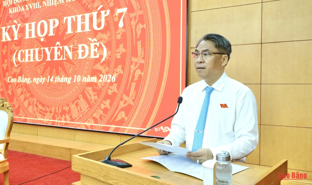 Bí thư Tỉnh ủy, Chủ tịch HĐND tỉnh Phan Thăng An phát biểu khai mạc kỳ họp.