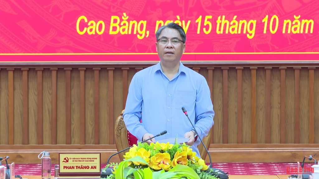 Bí thư Tỉnh ủy, Chủ tịch HĐND tỉnh Phan Thăng An bế mạc hội nghị.