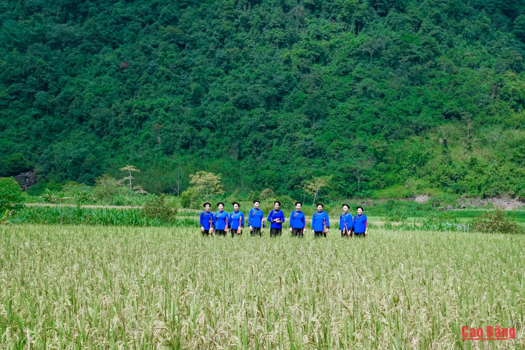 Chị em cùng nhau lưu giữ tình yêu với làn điệu truyền thống.