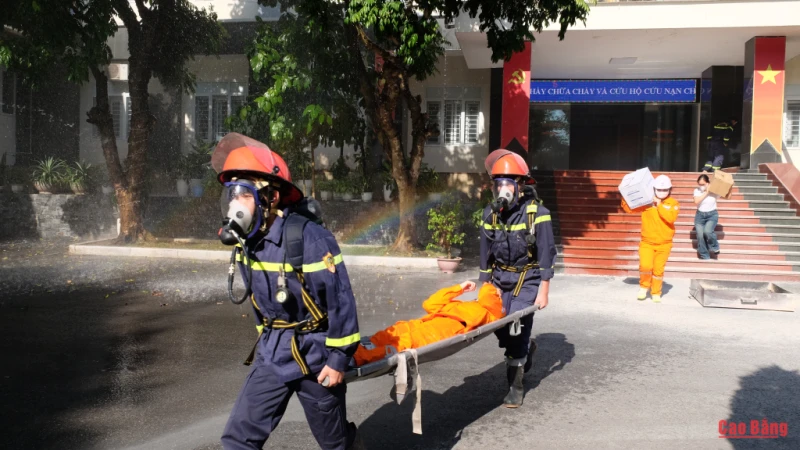 Điện lực Cao Bằng thực tập phương &aacute;n ph&ograve;ng ch&aacute;y, chữa ch&aacute;y v&agrave; cứu nạn, cứu hộ 