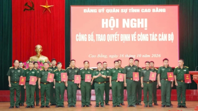 66 c&aacute;n bộ, sĩ quan Bộ Chỉ huy Qu&acirc;n sự tỉnh được điều động